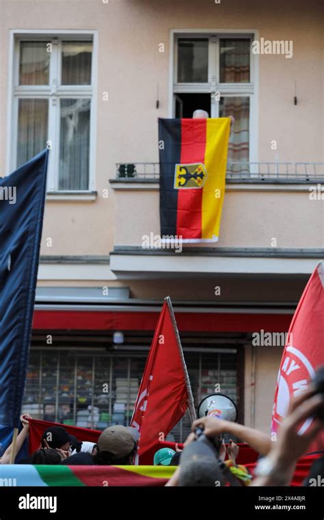 Revolutionäre 1 Mai Demonstration zieht durch Neukölln Am 1 Mai 2024