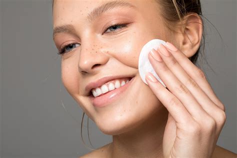 Cómo exfoliar la cara EN CASA