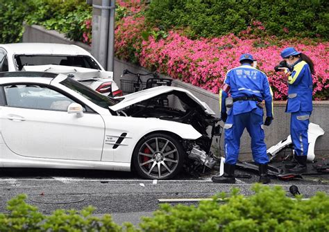 パトカーに追跡された車暴走、女性巻き込まれ死亡 写真特集18 毎日新聞