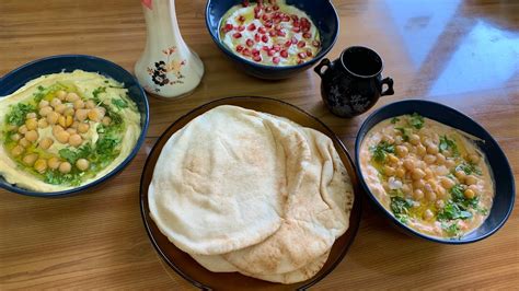 3 Varieties Of Arabic Dipsplain Hummuschilli Hummus And Moutabel