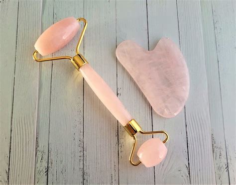 Stone Pink Rose Quartz Face Massage Roller And Gua Sha Set Wooden Box