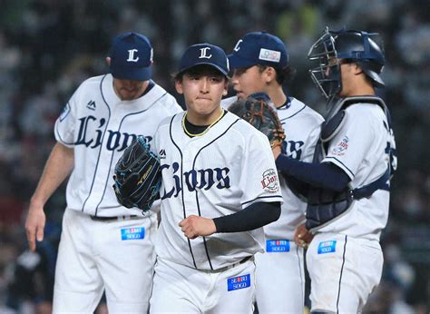 ＜西・ソ＞7回途中で降板する隅田（手前）（撮影・尾崎 有希） ― スポニチ Sponichi Annex 野球