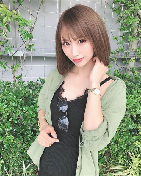 一ノ瀬恋さんのインスタグラム写真 一ノ瀬恋instagram「風強すぎて前髪どっかいく😣 前髪切りました そして風吹きすぎて爆笑の図🙄