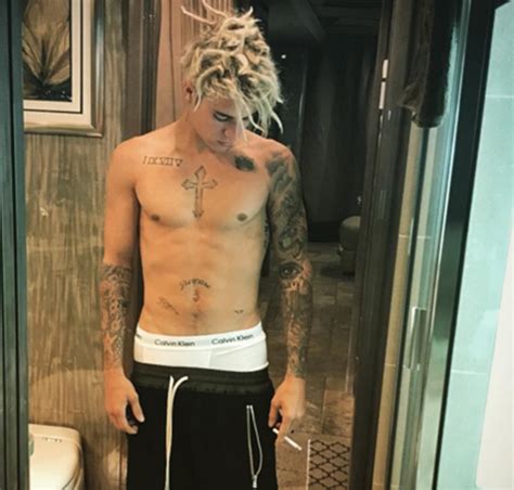 Justin Bieber Arrasa Ao Posar Com Cueca à Mostra Confira Um Colírio Com Suas Fotos Mais