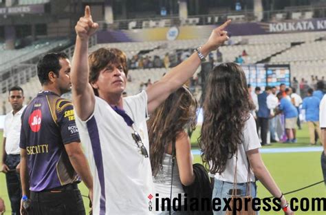 Ipl Kkr Beats Rcb Shah Rukh Khan Celebrates With Daughter Suhana