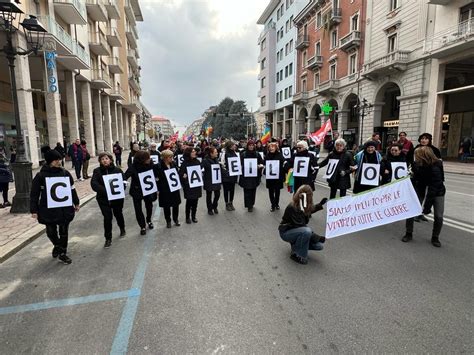 A Cuneo Un Flashmob Delle Donne In Cammino Per La Pace Targatocn It