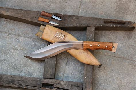 The Best Outdoor Knife for a Serious Woodsman | A Sharp Slice