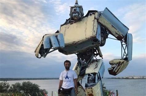 Украинец сделал гигантский трансформер из «Запорожцев». Автоприколи та ...