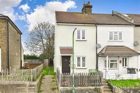 Knockhall Road Greenhithe Kent 3 Bed End Of Terrace House £325 000