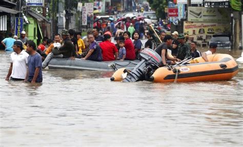 Nueve Muertos Y Miles De Evacuados En Yakarta Por Severas Inundaciones