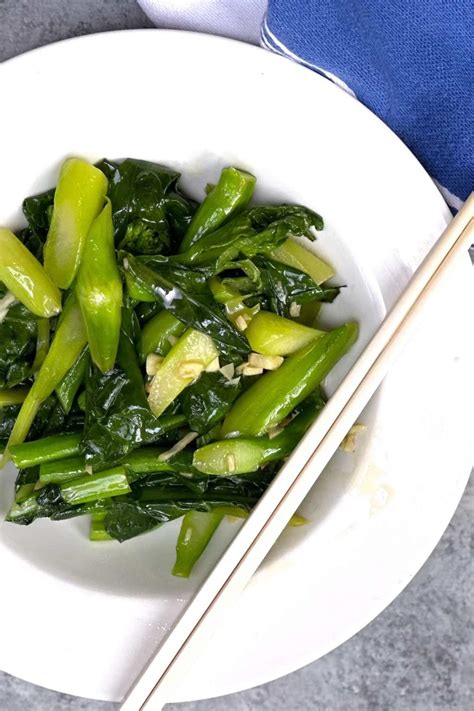 10-Minute Chinese Broccoli Stir Fry in Garlic Sauce