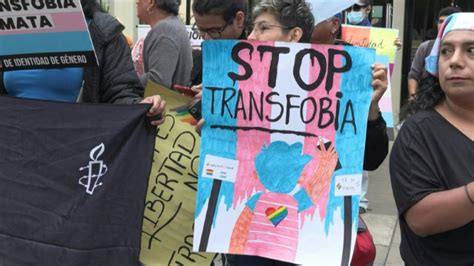 Protesta En Perú Por Un Decreto Que Describe La Transexualidad Como Trastorno Mental