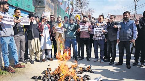 Des Protestations Clatent J K Suite Au Meurtre De Kashmiri Pandit