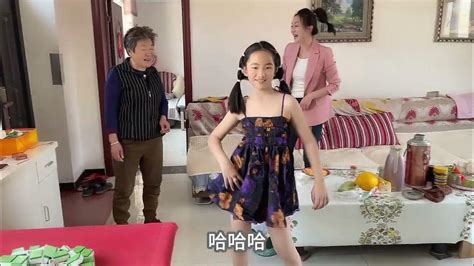 奶奶给孙女买了四套衣服，穿上秒变小美女，媳妇直夸婆婆眼光好 Youtube