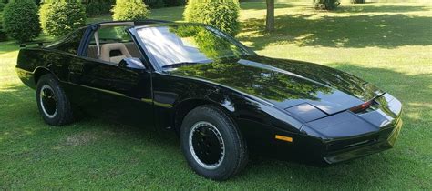 Find Of The Day Knight Rider S Kitt Lives On With This Replica 1982 Pontiac Trans Am Build