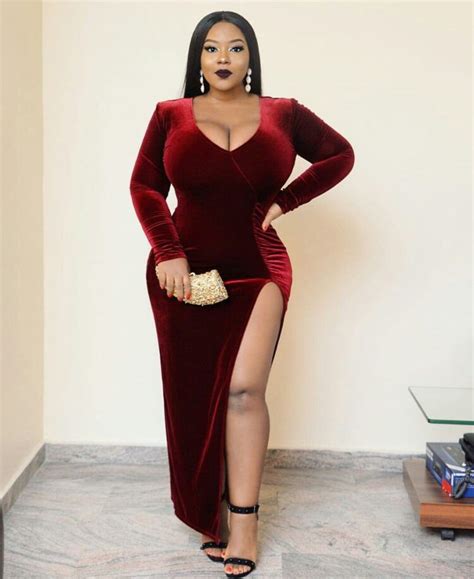 10 Hot Sexy Winnie Leon Bikini Pics