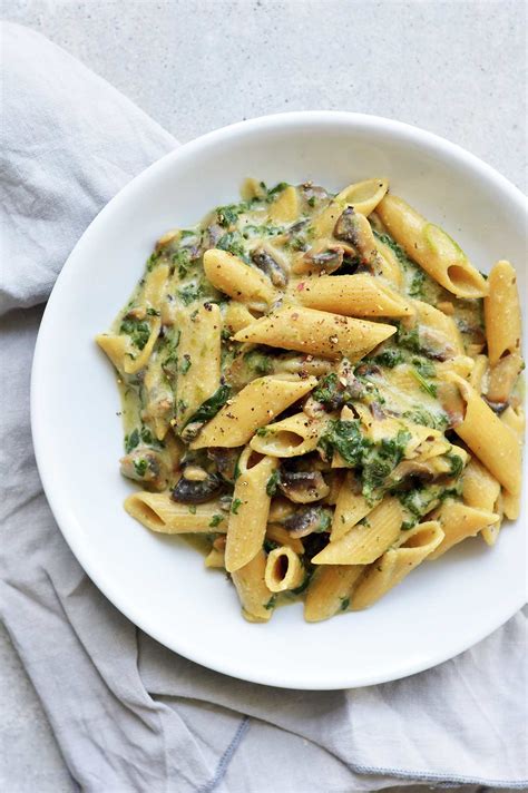 PASTA A LA CREMA CON ESPINACAS Y CHAMPIÑONES The Brightbird ES