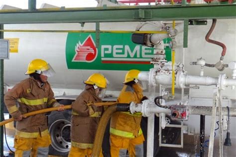 Activa presencia de PEMEX en la conmemoración del Día Nacional de