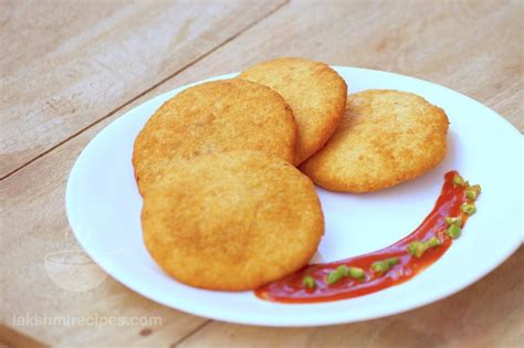 Pyaaz Kachori or Rajasthani Pyaaz Kachori or Jaipuri Pyaz Kachor