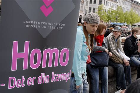 Giovani Gay E Omo Compaign Della Lesbica Fotografia Editoriale Immagine Di Gialli Giovane