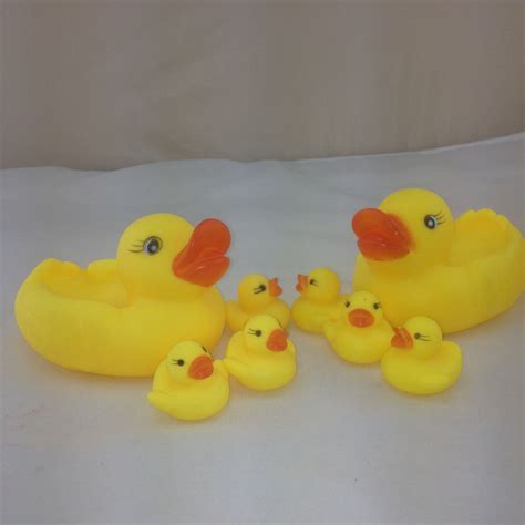 2018 Yellow Duck Bath Toy Baby Kits Bathroom Toys Bath Duck Lovely Gift For Child Water Toys For ...