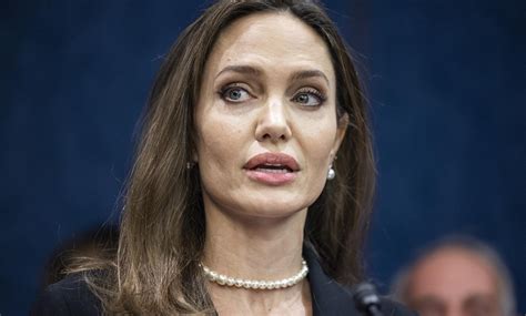 Angelina Jolie vendió su bodega para olvidar el alcoholismo de Brad