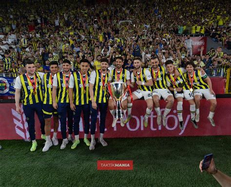 Taktik Mania on Twitter Fenerbahçeli futbolcular kupayla poz verdi