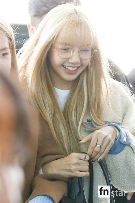 Lisa Airport Photos At Incheon To Singapore On February