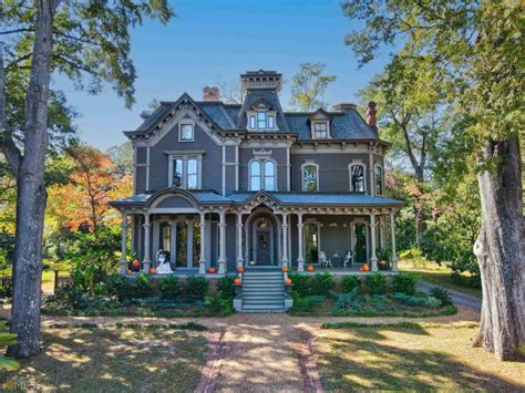 'Stranger Things' Creel house hits the market for $1.5 million. See ...