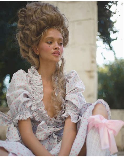 Pin By Zoie On Marie Antoinette Celebrity Halloween Costumes Queen