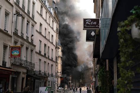 Explosión en edificio de París provoca enorme incendio