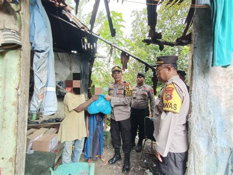 Polri Peduli Kapolsek Bintan Timur Beri Bantuan Kepada Warga Kurang