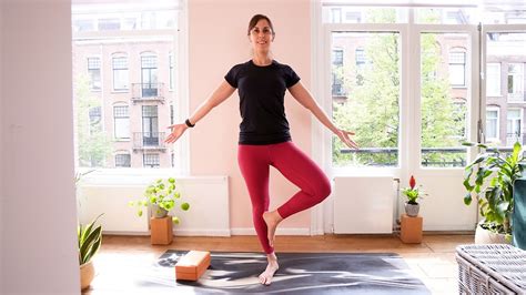 A Beginners Guide To Standing Balance Yoga Poses On One Leg