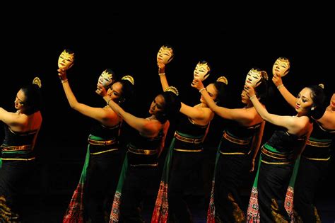 Pentas Sendratari Wayang Topeng Di Taman Budaya Surakarta Medcomid