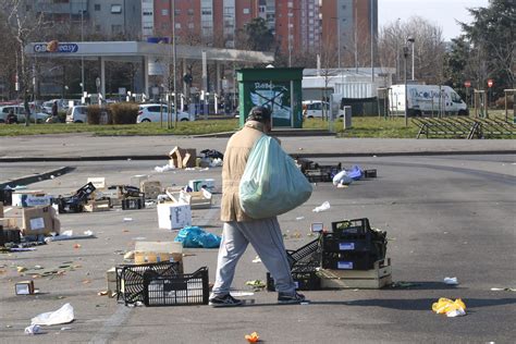 A Milano Avere Un Lavoro Non Basta Chi Sono I Nuovi Poveri