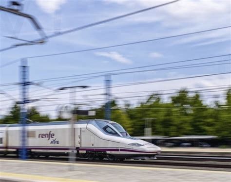 Renfe vende en 48 horas más de 33 000 billetes de los nuevos trenes