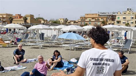 A Ostia La Presa Della Battigia I Bagnanti Ora Spiagge Libere La