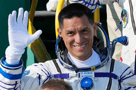 Astronauta de origen salvadoreño llega con éxito al espacio Diario El