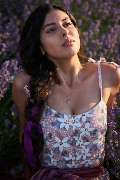 Premium Photo Portrait Of Lovely Brunette Girl In Lavender Field