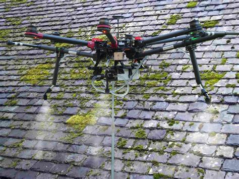 Nettoyage De Toiture Et Pourquoi Pas Utiliser Un Drone Spray