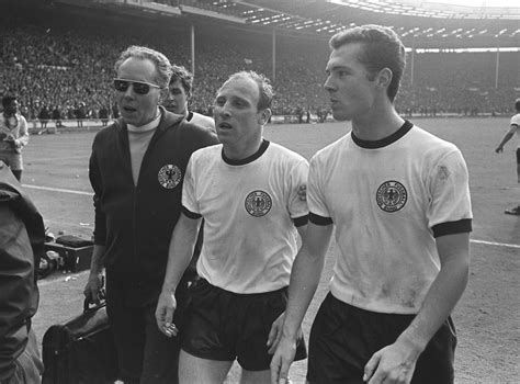 Futbolretro Es On Twitter Los Alemanes Uwe Seeler Y Franz Beckenbauer