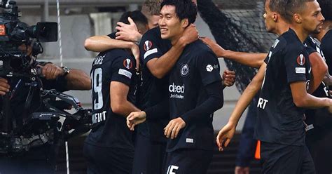 Europa League Eintracht Frankfurt Jubelt Nach Einzug In Das Achtelfinale