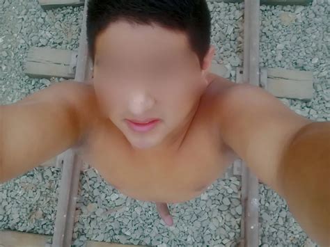 Selfiesnudes En Las Vias Del Tren 25 Nude Pics Xhamster