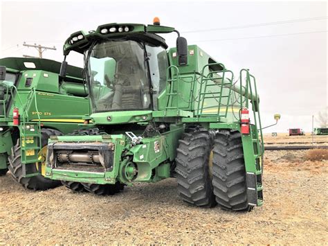 John Deere S680 Combine