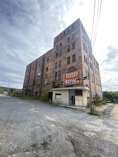 GLAD I COULD SEE THIS PLACE BEFORE IT GETS TAKEN DOWN… IYKYK. : r/Bowling