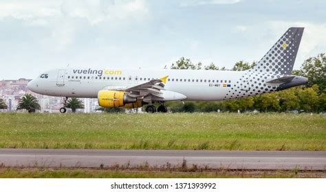 Vueling Logo Vector (.EPS) Free Download