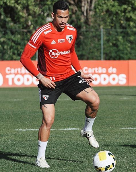 SPNet Sem forçar titulares Ceni comanda último treino do São Paulo