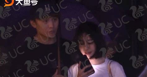 Clip hot Cận cảnh nhan sắc bạn trai giám đốc TV Show của Trịnh Sảng được paparazzi tiết lộ