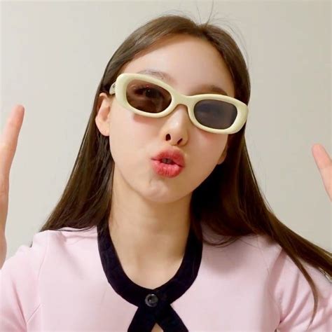 K Pop South Korean Girls Korean Girl Groups Cat Eye Sunglasses