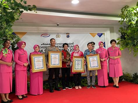 Stunting Di Gresik Turun Bupati Yani Terima Kak Seto Award 2024 Klik